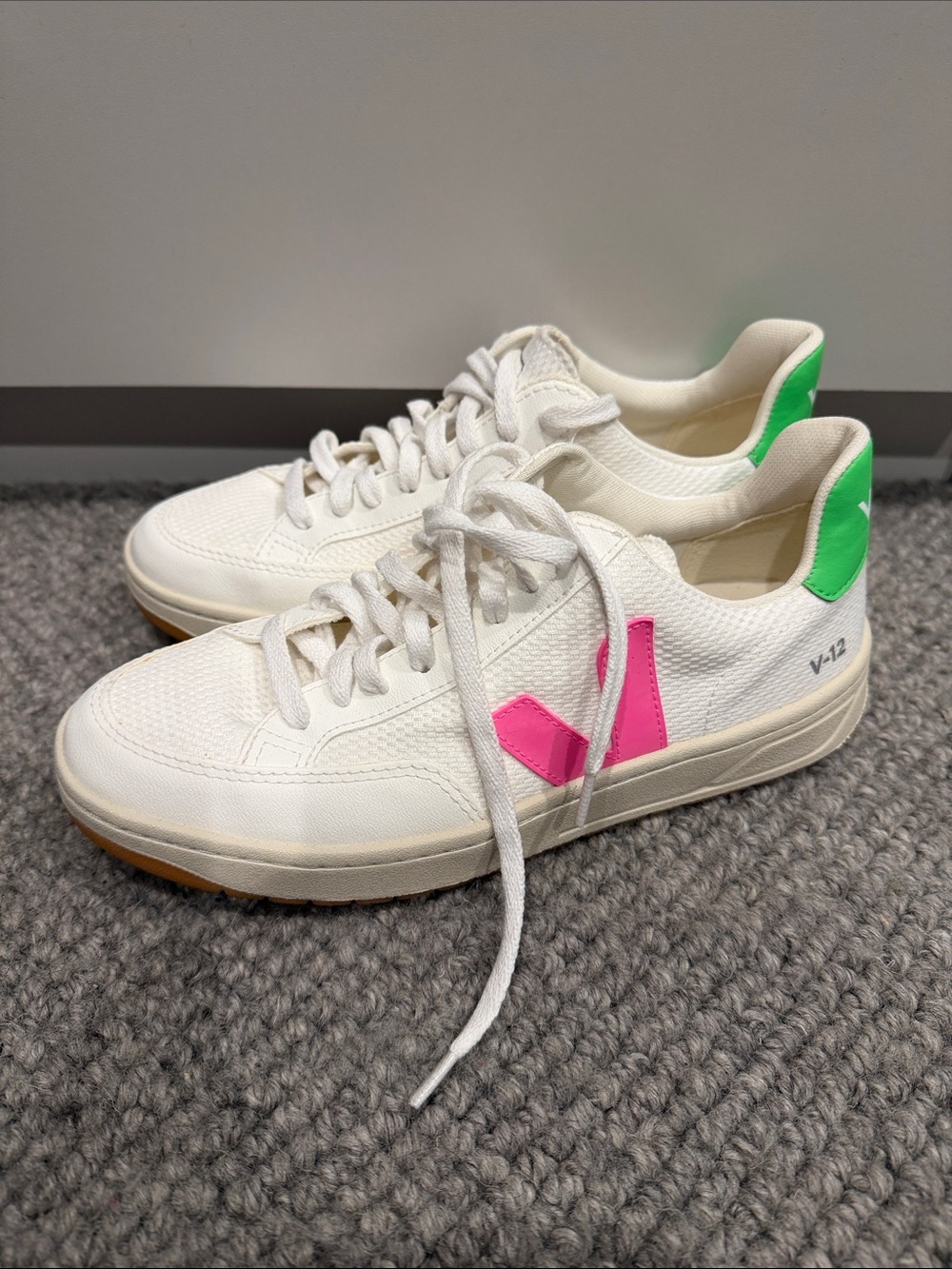Women’s Veja V12